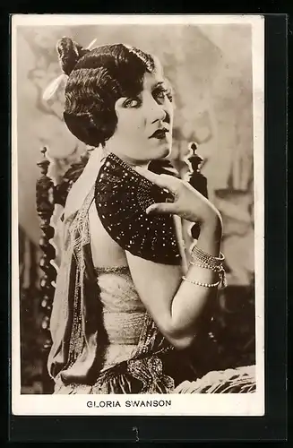 AK Schauspielerin Gloria Swanson mit Fächer