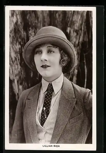 AK Schauspielerin Lillian Rich mit einem Hut