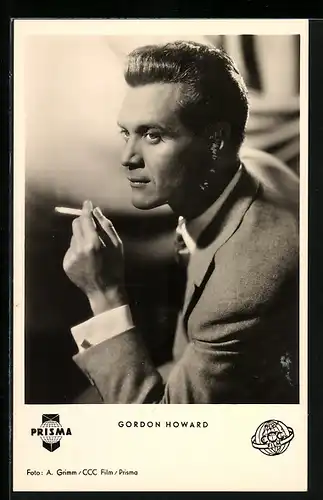 AK Schauspieler Gordon Howard mit einer Zigarette
