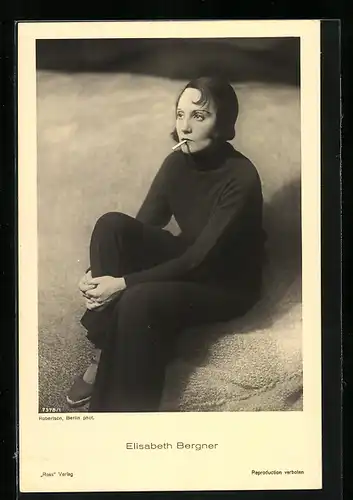 AK Schauspielerin Elisabeth Bergner mit Zigarette