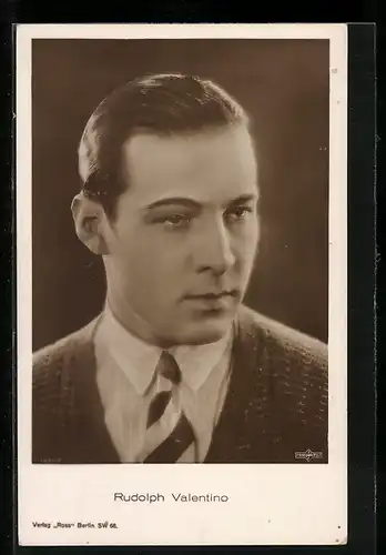 AK Schauspieler Rudolph Valentino mit gestreifter Krawatte