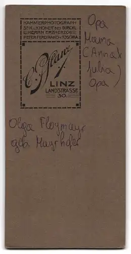 Fotografie C. PLanz, Linz, junge Frau Olga Flohmayr in heller Bluse mit Fuchs Pelz um die Schultern