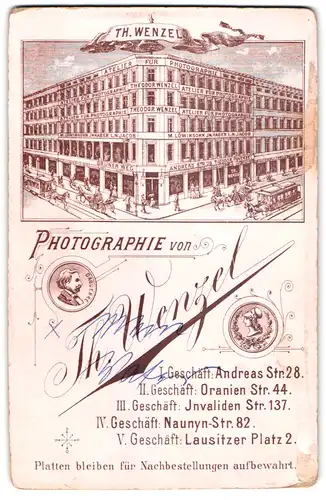 Fotografie Th. Wenzel, Berlin, Blick auf das Ateliersgebäude des Fotografen in der Andreas Str. 30, Pferdebahn