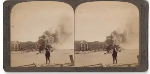 Stereo-Fotografie Underwood & Underwood, New York, Ansicht Port Arthur, Bombadierung des Hafens durch Japanische Geschoss