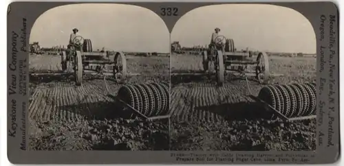 Stereo-Fotografie Keystone View Co., Meadville / PA., Tractor with cable Drawing Harrow and Pulverizer in Lima