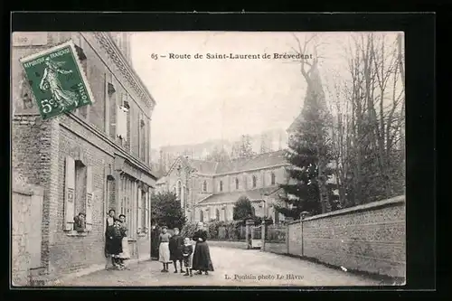 AK Saint-Laurent, Strassenpartie zur Kirche