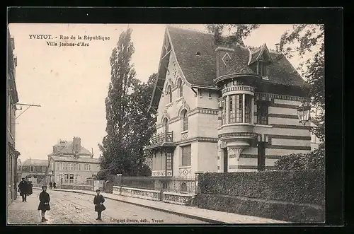 AK Yvetot, Rue de la République, Villa Jeanne-d`Arc