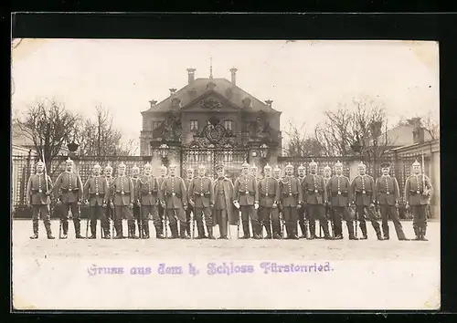 Foto-AK München-Fürstenried, K. Schloss Fürstenried mit Soldaten