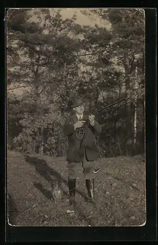 AK Jäger mit Gewehr im Anschlag