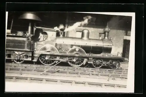Foto-AK Lokomotive der englischen Eisenbahn No. 819