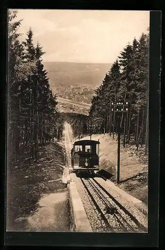 AK Bergbahn fährt durch den Wald