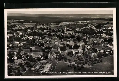AK Pfalzgrafenweiler i. Schwarzwald, Ortsansicht vom Flugzeug aus