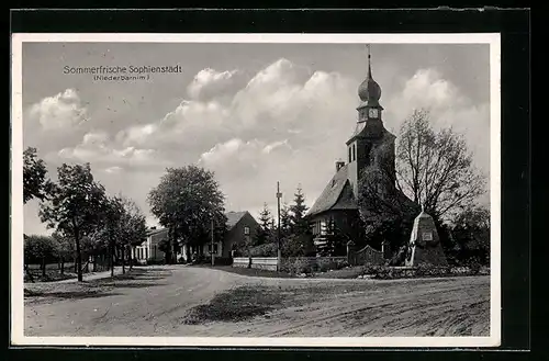 AK Sophienstädt /Niederbarnim, Strassenpartie mit Kirche