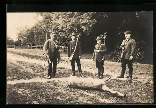 AK Vier Jäger mit erlegter Hirschkuh