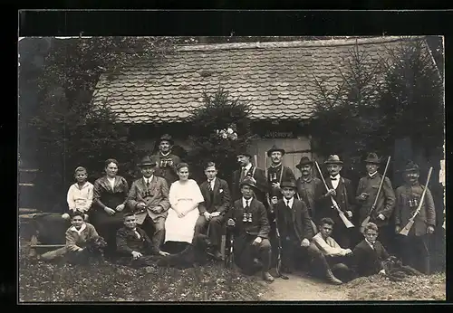 Foto-AK Jagdgesellschaft am Gasthaus /Jagdhaus Wilhelmsruh