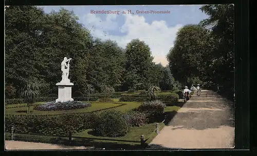 AK Brandenburg a. H., Skulptur an der Graben-Promenade