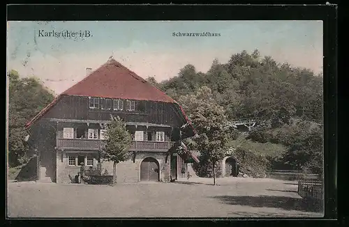 AK Karlsruhe i. B., vor dem Schwarzwaldhaus