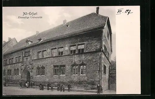 AK Erfurt, Passanten vor der ehemaligen Universität