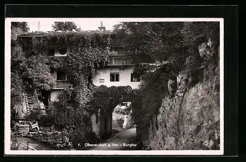 AK Oberaudorf a. Inn, Blick durch das Burgtor