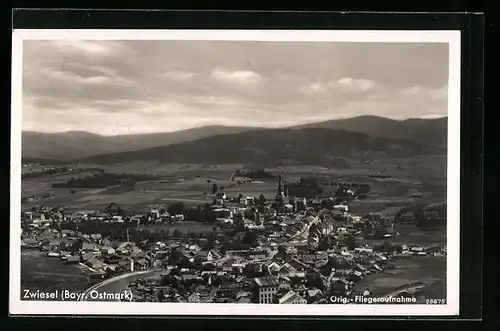 AK Zwiesel im Bayr. Ostmark, Generalansicht der Stadt vom Flugzeug aus