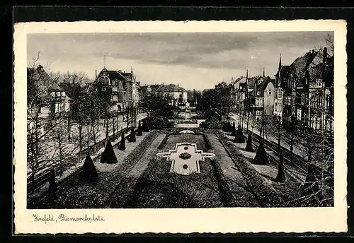 AK Krefeld, Blick auf den Bismarckplatz und die Stadtvillen am Rand