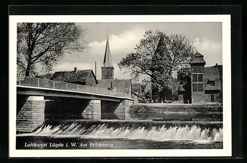 AK Lügde i. W., Blick vom Brückentor zur Kirche