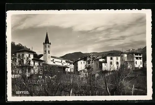AK Sonvico, Partie bei der Kirche