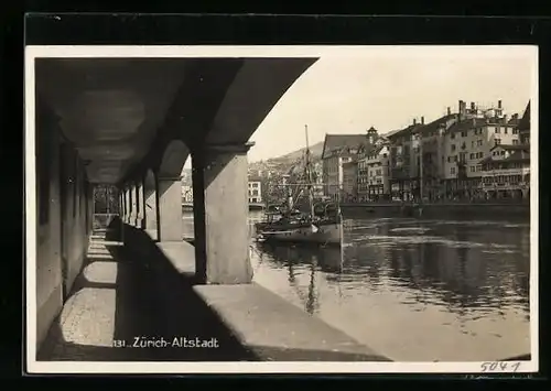 AK Zürich, Altstadt mit Schiffsdurchfahrt