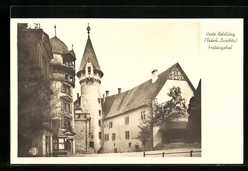 AK Heldburg, Veste Fränk. Leuchte, Festungshof