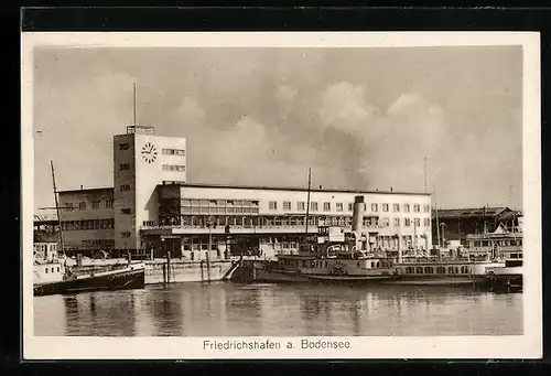 AK Friedrichshafen / Bodensee, Hafenbahnhof mit Dampfer