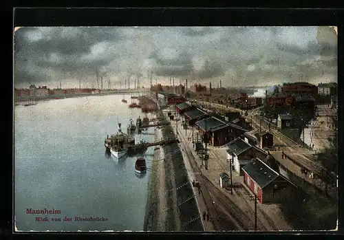 AK Mannheim, Blick von der Rheinbrücke auf dem Hafen mit Dampfschiff