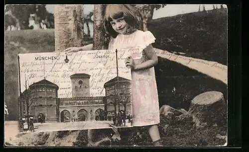 AK München, Kleines Mädchen hält ein Bild mit dem Isartor