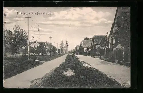 AK Illkirch-Grafenstaden, Strassenpartie mit Blick zur Kirche