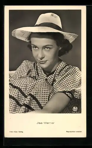AK Schauspielerin Ilse Werner mit Hut und gepunktenem Kleid