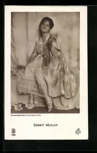 AK Schauspielerin Dorrit Weixler im Samtkleid