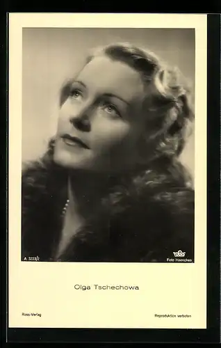 AK Schauspielerin Olga Tschechowa mit lockigen Haaren im Fellmantel