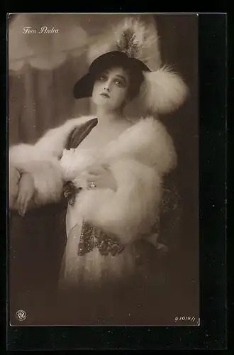 AK Schauspielerin Fern Andra mit Hut u. Pelz