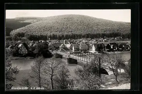 AK Gieselwerder / Weser, Ortspartie mit Brücke