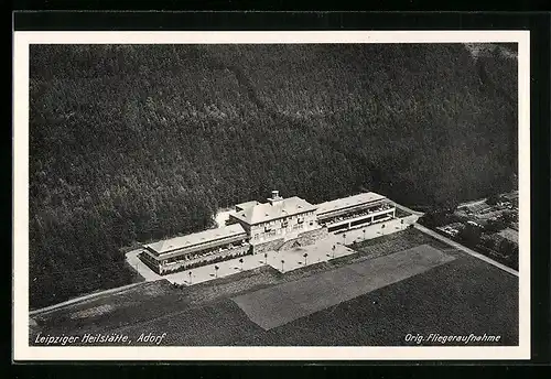 AK Adorf i. V., Leipziger Heilstätte vom Flugzeug aus