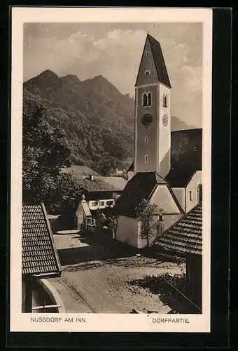 AK Nussdorf am Inn, Alte Pfarrkirche mit Kriegerdenkmal und Heuberg