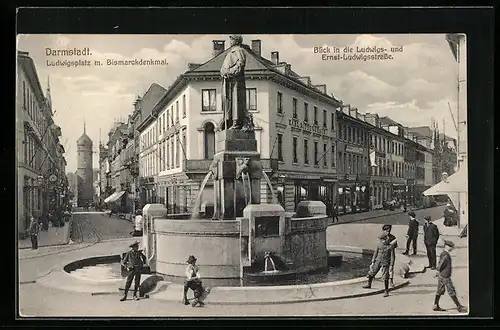 AK Darmstadt, Ludwigsplatz mit Bismarckdenkmal, Blick in die Ludwigsstrasse