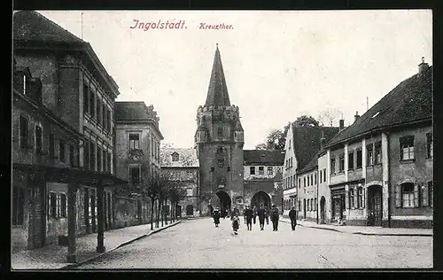AK Ingolstadt, Passanten vor dem Kreuzthor