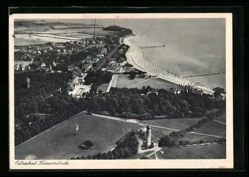 AK Travemünde, Das Ostseebad aus der Vogelschau, Leuchtturm