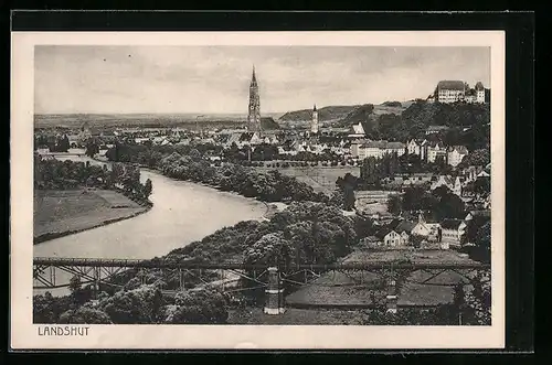 AK Landshut, Generalansicht der Stadt mit Stadtpfarrkirche St. Martin und Schloss