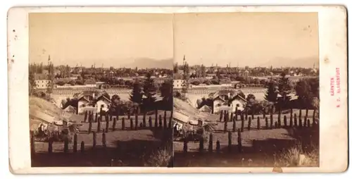 Stereo-Fotografie Alois Beer, Klagenfurt, Ansicht Klagenfurt, Blick nach dem Ort mit einzelstehenden Häusern