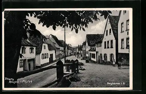 AK Berghausen i. B., Strassenpartie im Ort