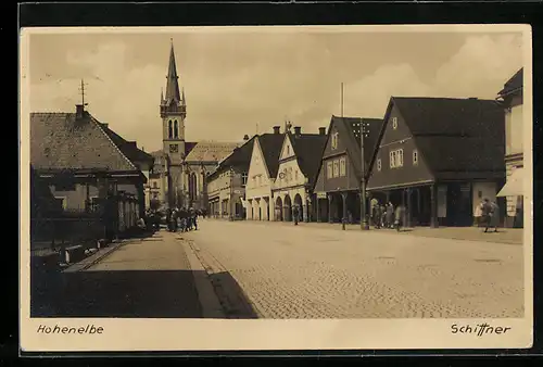 AK Hohenelbe / Vrchlabi, Marktplatz mit Kirche im Hintergrund
