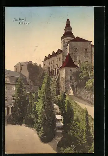 AK Friedland / Frydlant, Blick über den Schlosshof