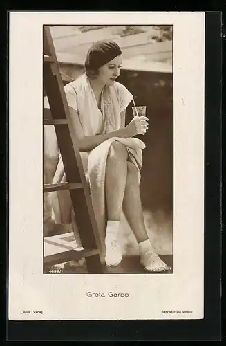 AK Schauspielerin Greta Garbo auf dem Tennisplatz