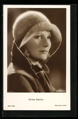 AK Schauspielerin Greta Garbo mit Wollhut